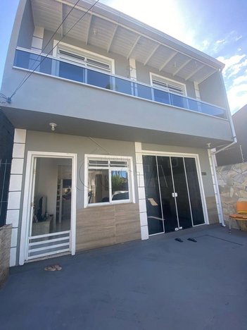 house em dos Bacuparis, Madri - Palhoça - SC