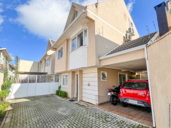 house em Rua Coronel José Carvalho de Oliveira, Uberaba - Curitiba - PR