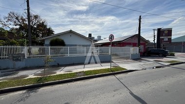 house em Rua Coronel Francisco Gomes, Bucarein - Joinville - SC