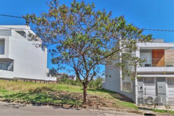 land_lot em Rua Doutor Sérgio de Figueiredo, Guarujá - Porto Alegre - RS