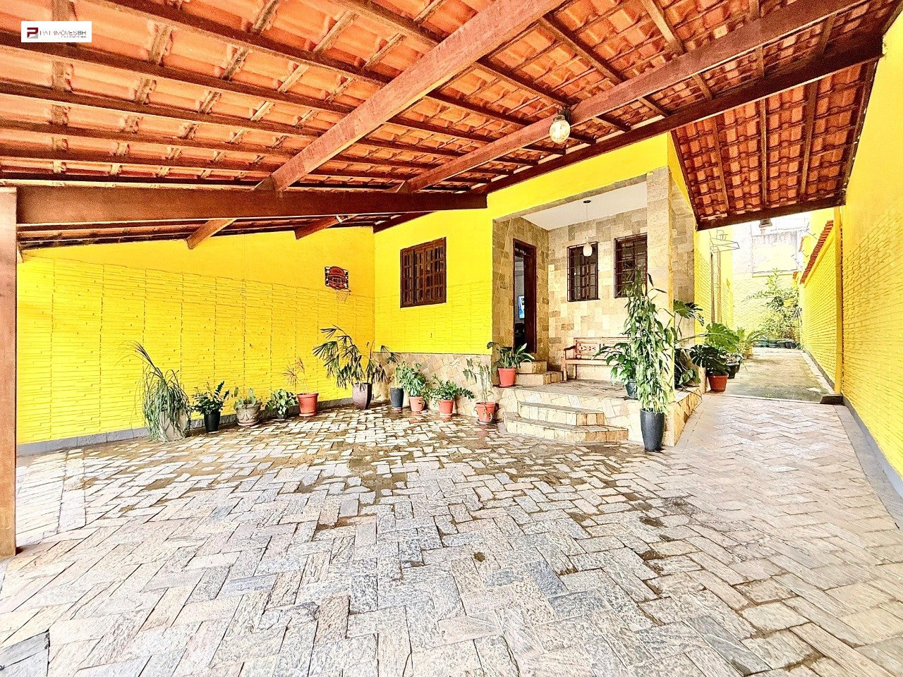 Casa com 3 quartos — Planalto, Belo Horizonte