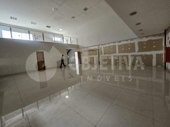 business em Avenida Floriano Peixoto, Custódio Pereira - Uberlândia - MG