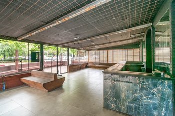 business em Avenida Goethe, Rio Branco - Porto Alegre - RS