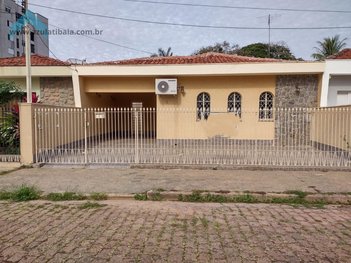 house em Alameda Professor Lucas Nogueira Garcez, Jardim Paulista - Atibaia - SP