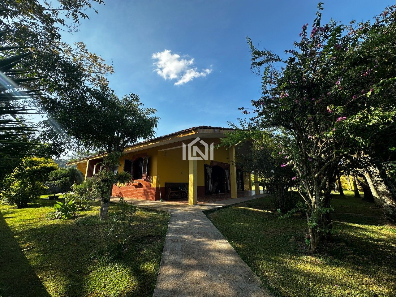 chacara com casa terrea a venda em sao roque visual da entrada