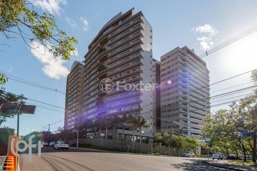 Rua Ivescio Pacheco - facade57.jpg