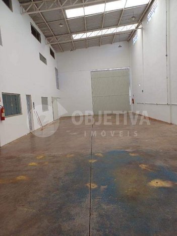 industrial em Avenida Nossa Senhora do Carmo, Santa Rosa - Uberlândia - MG