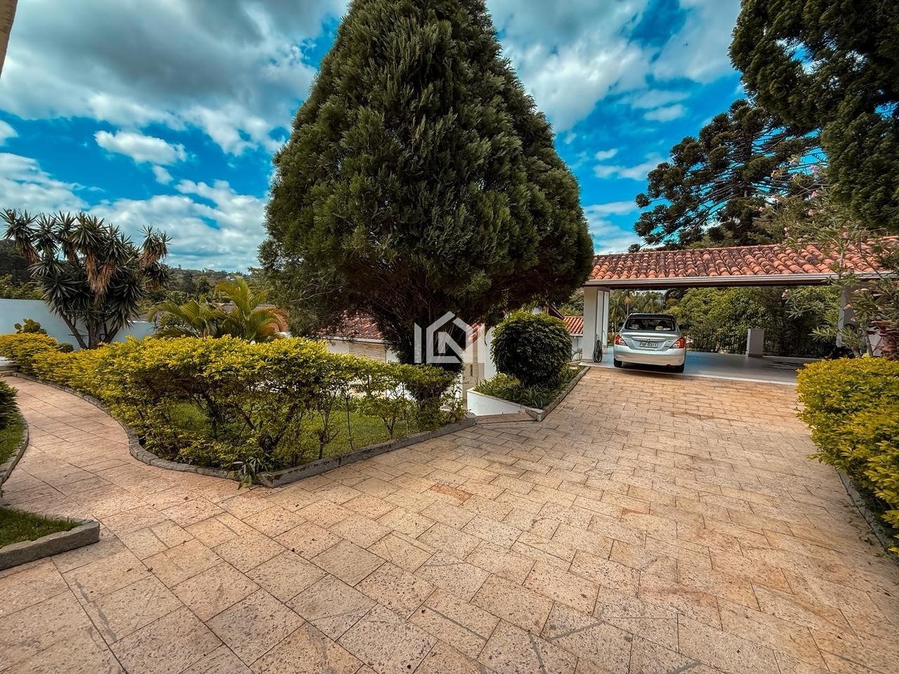 casa a venda no miolo da granja viana - garagem