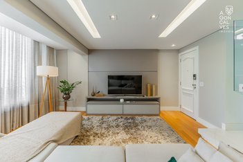 apartment em Rua Lamenha Lins, Centro - Curitiba - PR
