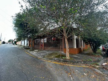 house em Rua Adherbal de Carvalho, Residencial São Charbel - Taubaté - SP