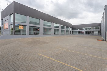 business em Avenida Juca Batista, Cavalhada - Porto Alegre - RS
