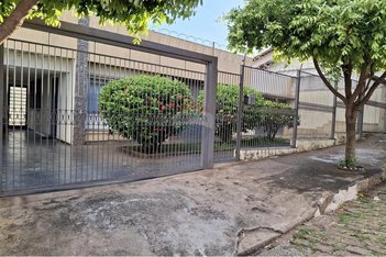 house em Rua Dom Pedro II, Centro - Lins - SP