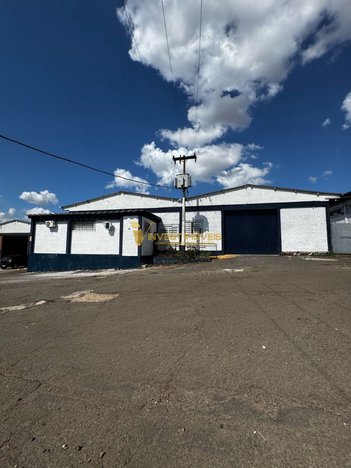 industrial em Winston Churchill, Coliseu - Londrina - PR