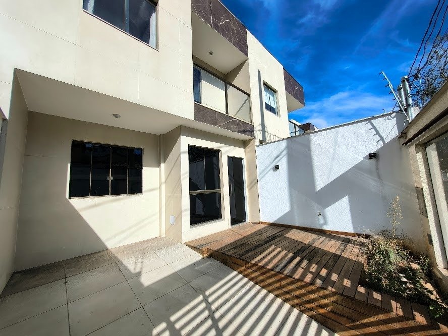 Casa com 3 quartos — Santa Amélia, Belo Horizonte