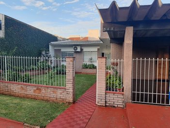 house em Rua Sílvio Pegoraro, Petrópolis - Londrina - PR