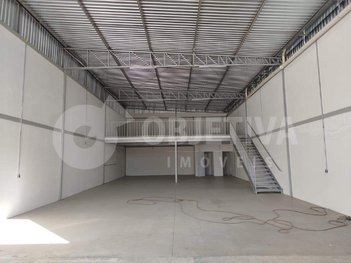 industrial em Avenida Rio Mississipi, Jardim Europa - Uberlândia - MG