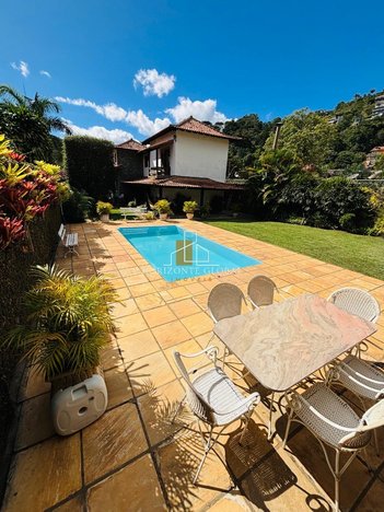 house em Avenida São Paulo, Nogueira - Petrópolis - RJ