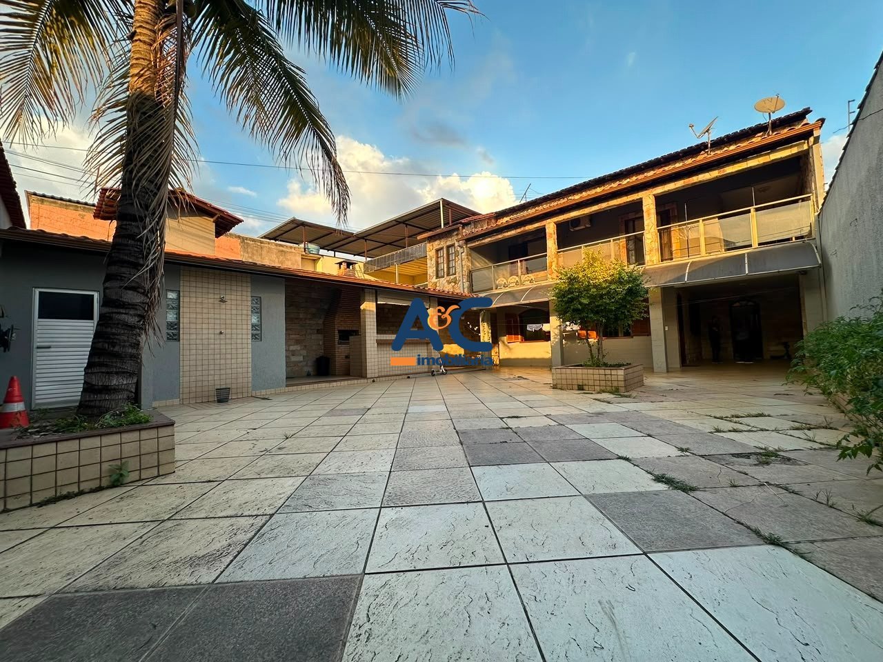 Casa com 4 quartos — Santa Terezinha, Belo Horizonte