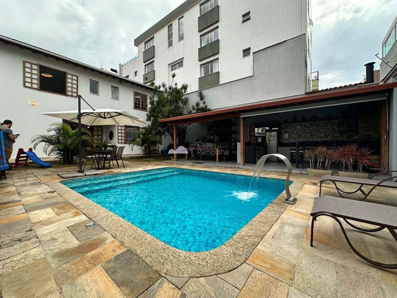 Casa com 4 quartos — Planalto, Belo Horizonte