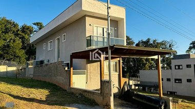 house em Rua Enfermeira Maria de Lourdes Neves Santiago, das Pedras - Cotia - SP