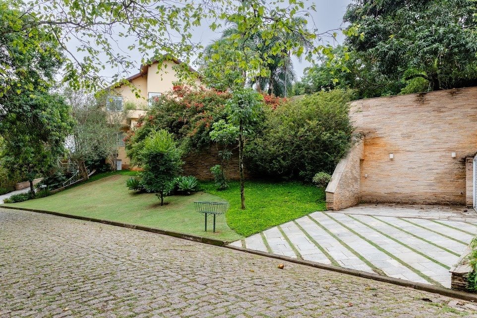 casa  para locação Granja Viana II - fachada lateral direita