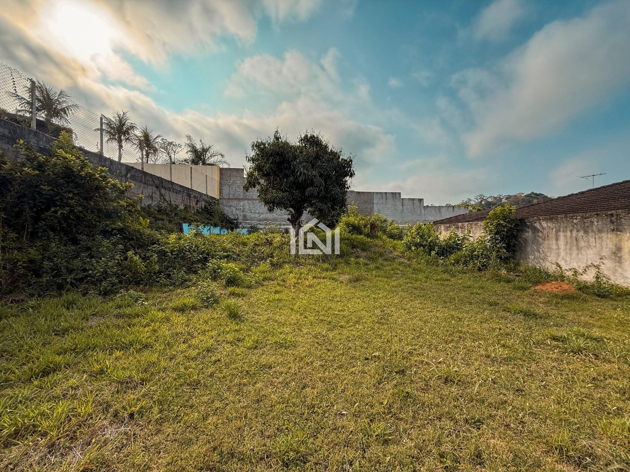 terreno a venda no condominio granja viana ii - vista de frente