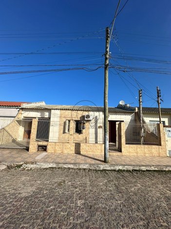 house em Rua Doutor Isnard Poester Peixoto, Lar Gaúcho - Rio Grande - RS