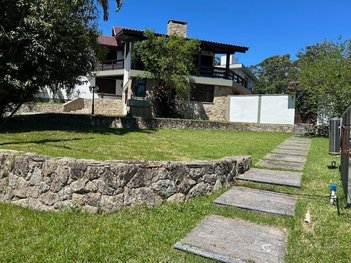 house em Estrada Haroldo Soares Glavan, Cacupé - Florianópolis - SC