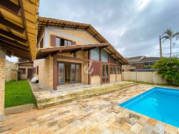 commercial_building em Desembargador Pedro Silva, Coqueiros - Florianópolis - SC