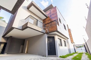 house em Rua Professora Júlia Valery Legat Neal, Xaxim - Curitiba - PR