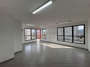 office em Rua Gaspar Conqueiro, Vila Vitória - Mogi das Cruzes - SP