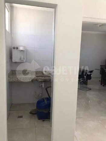 office em Avenida Terezina, Brasil - Uberlândia - MG
