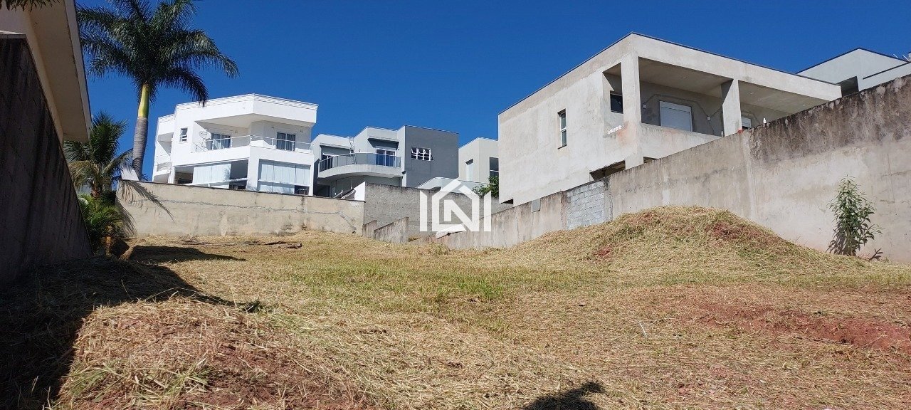 Terreno a venda no condominio Reserva Santa Maria frente