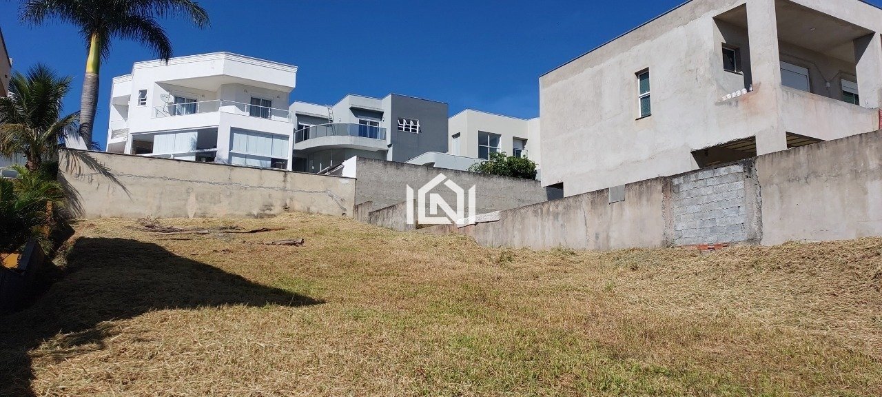 Terreno a venda no condominio Reserva Santa Maria frente