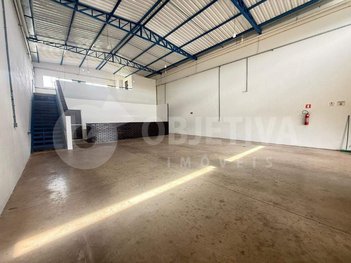 industrial em Avenida José Fonseca e Silva, Jardim Europa - Uberlândia - MG