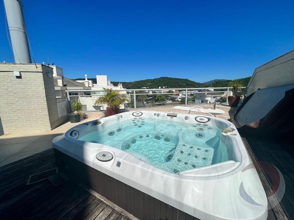 4 - Jacuzzi