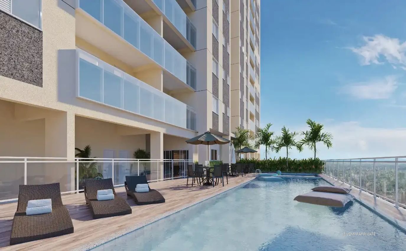 Piscina com deck