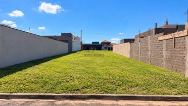 land_lot em Avenida Cecilia Lourenção, Residencial Ouro Verde - Botucatu - SP