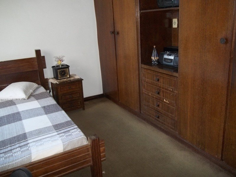 Quarto com armário embutido
