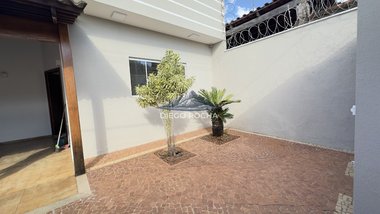 house em Avenida Vereador Carlito Cordeiro, Jardim Inconfidência - Uberlândia - MG