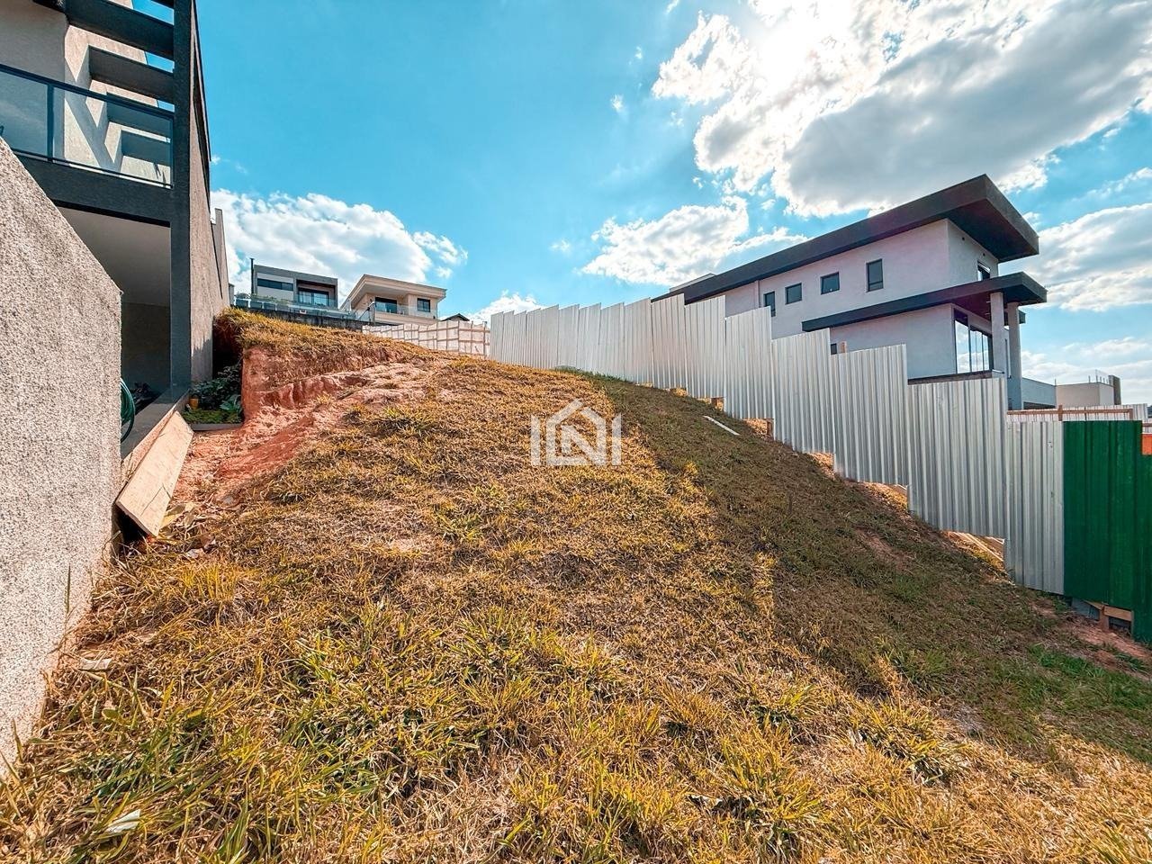 terreno aclive a venda no condominio village los angeles