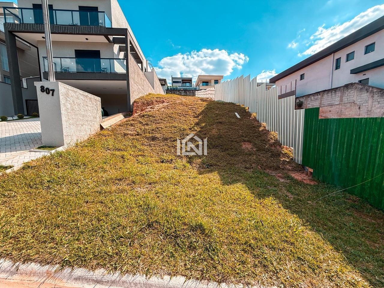 terreno aclive a venda no condominio village los angeles