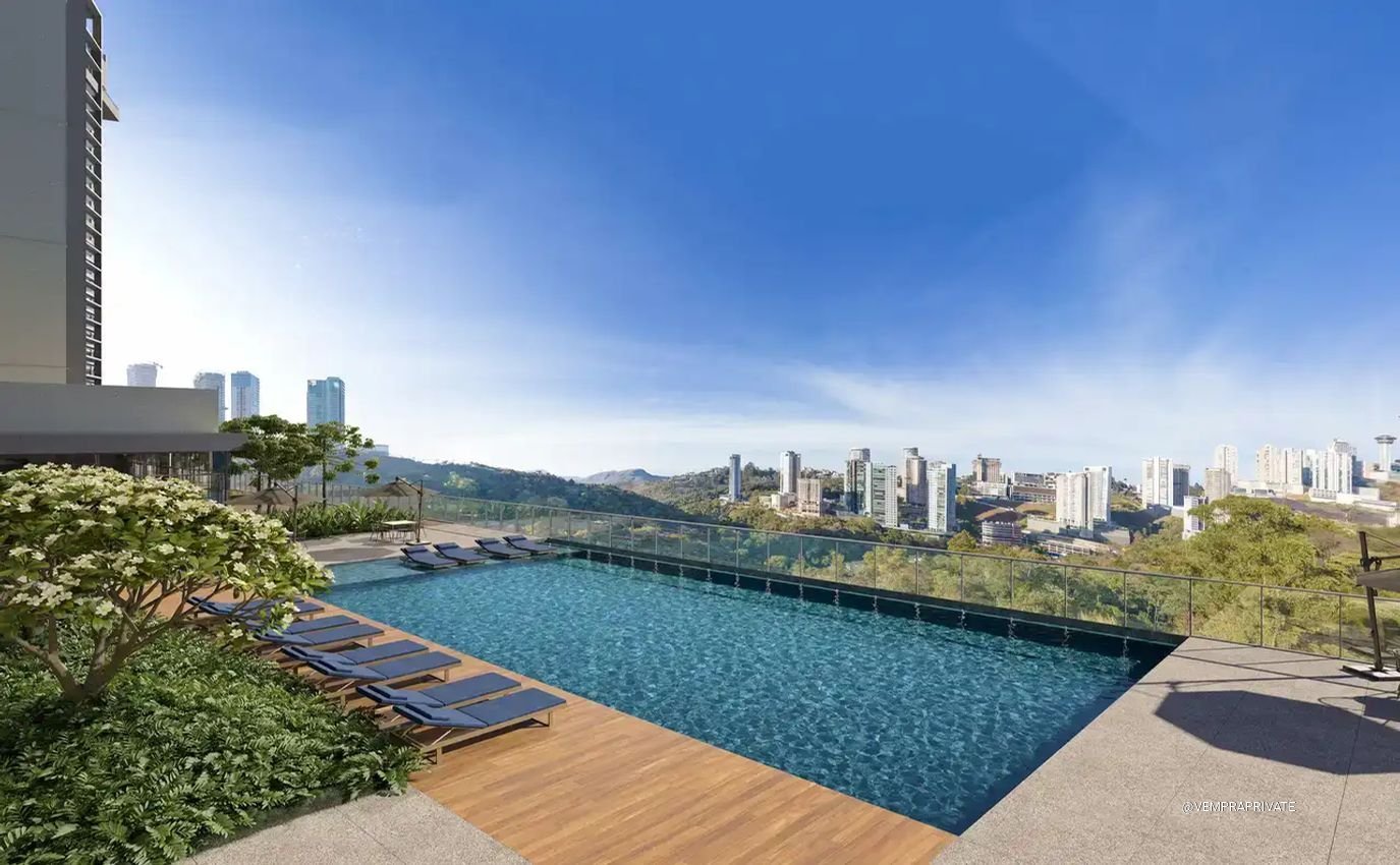 Piscina com deck