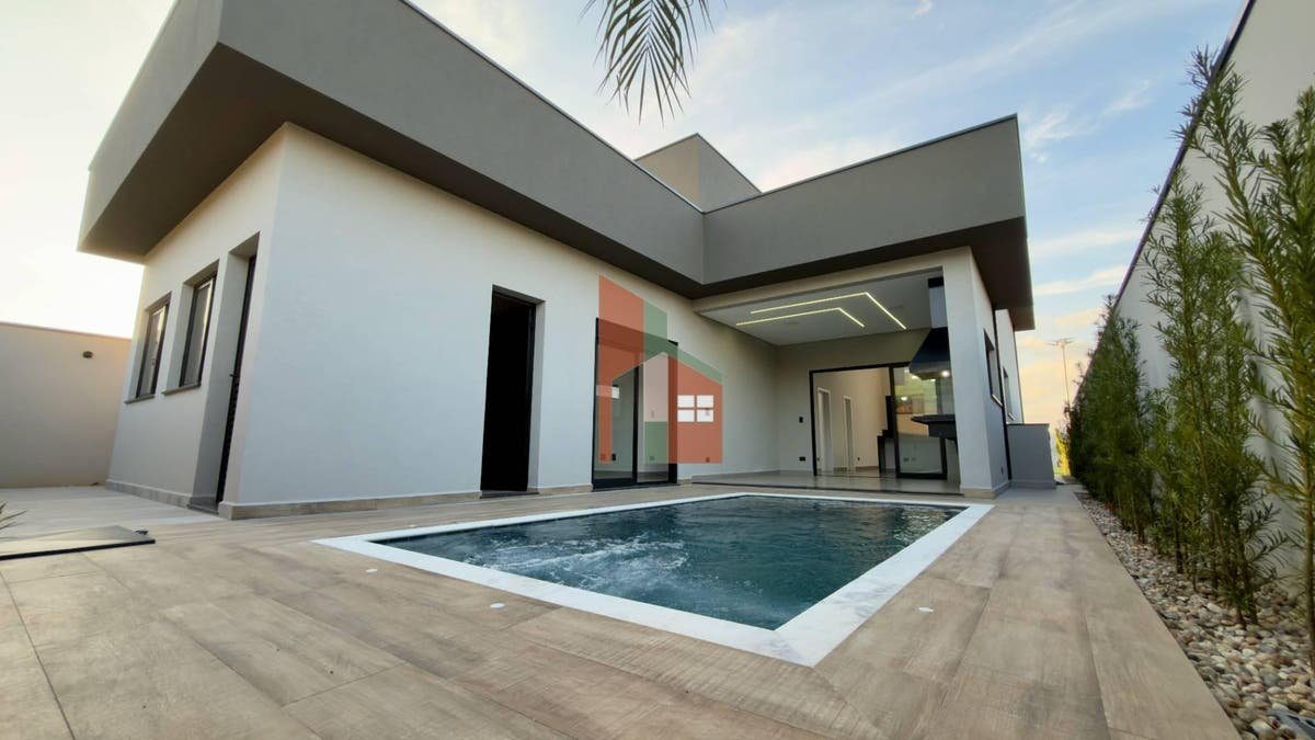CASA NO CONDOMINIO PORTAL LAMIS