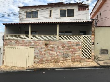 house em Rua Santa Isabel, Parque Urupês - Varginha - MG