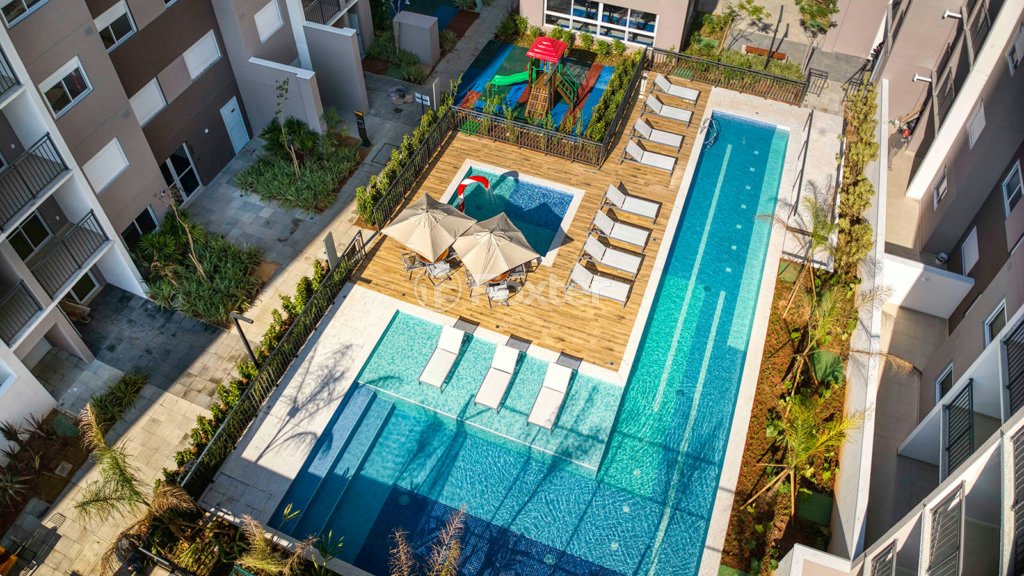area-de-lazer-com-piscina-e-deck.jpeg