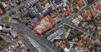 business em Avenida Senador Salgado Filho, Uberaba - Curitiba - PR