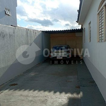 house em Rua Coronel Antônio Alves Pereira, Lagoinha - Uberlândia - MG