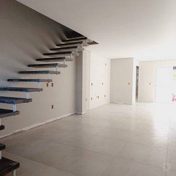 house em H, Serraria - São José - SC