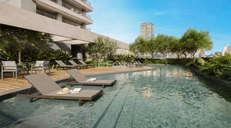 piscina-com-deck-de-madeira-e-espreguicadeiras.jpeg